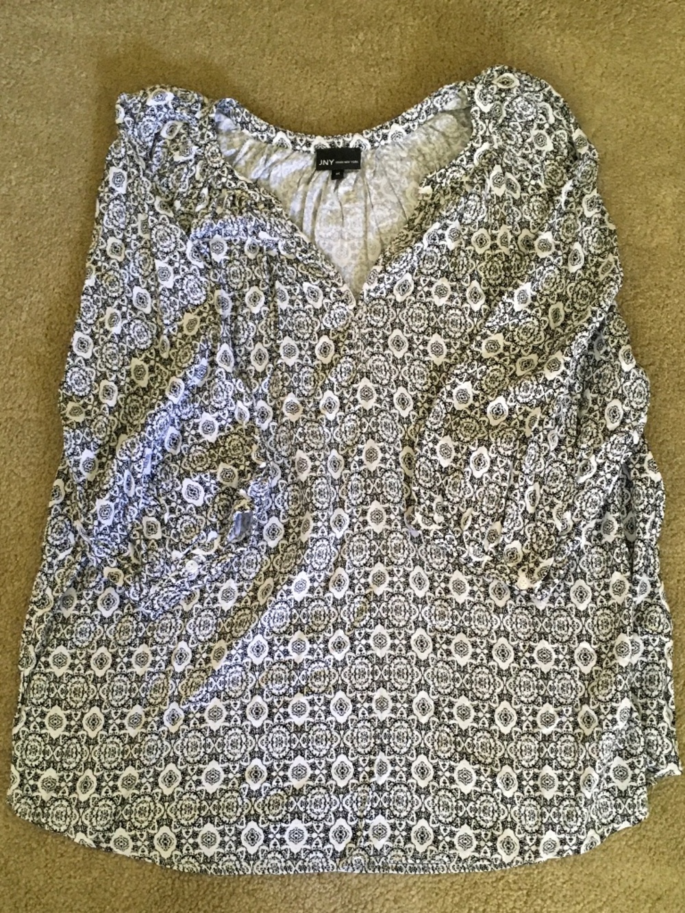 Jones New York size 1X bohemian blouse in a black & white pattern